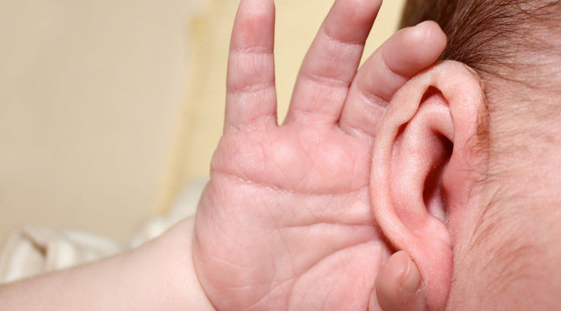 baby hearing blog banner||4 month sleep regression blog banner|dr golly holding a baby|dr susan tegg quinn audiologist|newborn hearing screen|